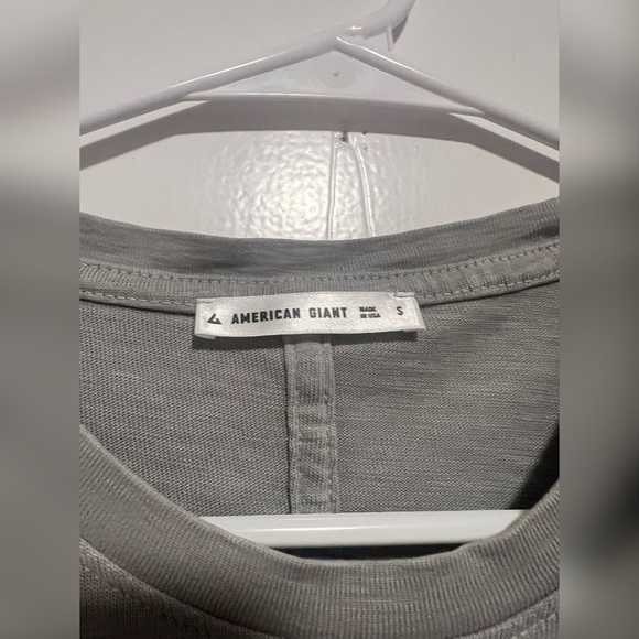 American Giant PREMIUM SLUB
CREW TEE in Cement Size S - Picture 5 of 6